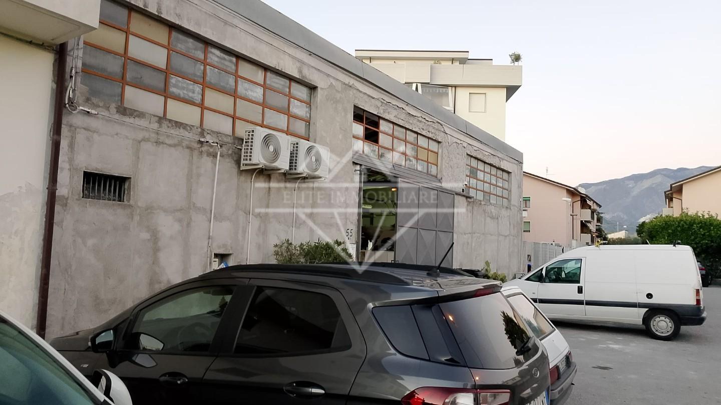 Capannone in vendita, Carrara avenza