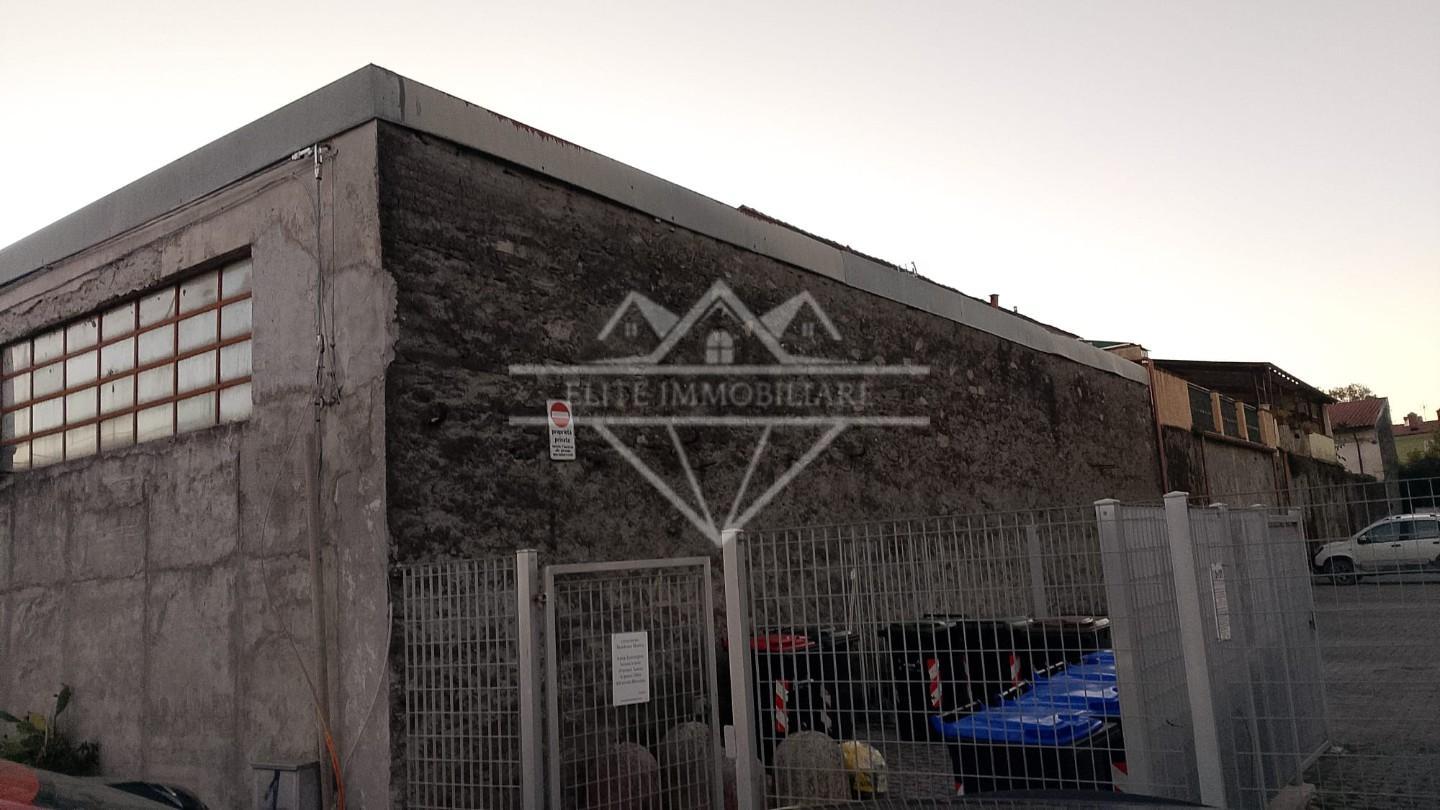 Capannone in vendita, Carrara avenza