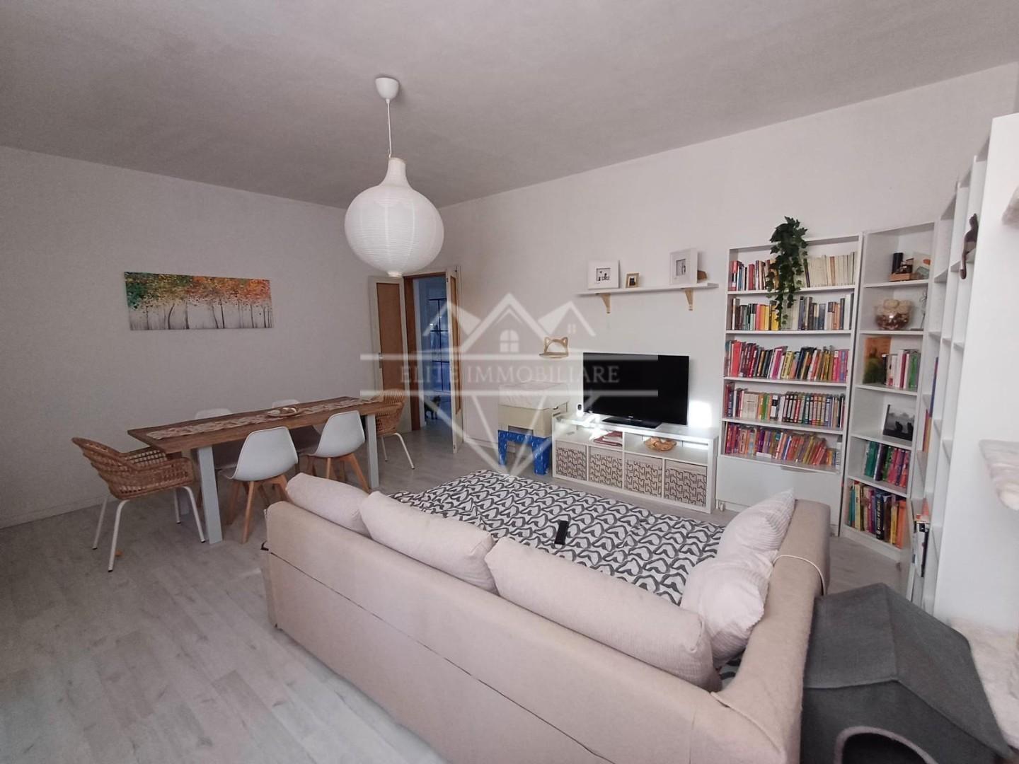 Casa indipendente con terrazzo, Carrara zona stadio