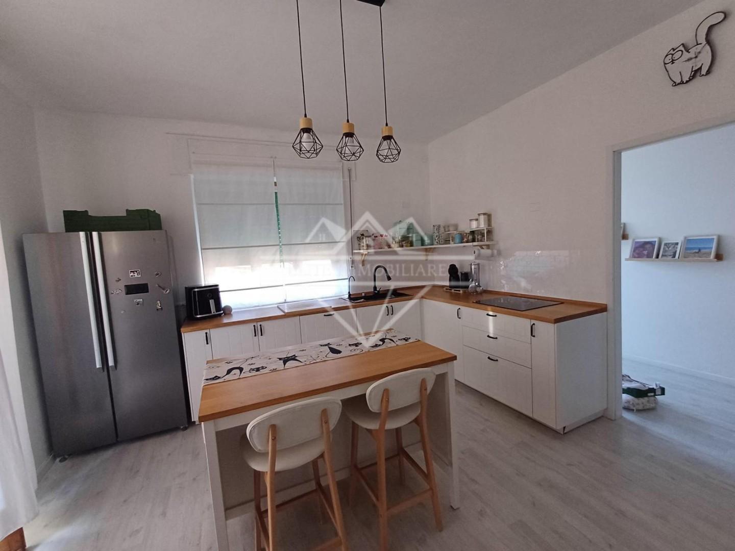 Casa indipendente con terrazzo, Carrara zona stadio