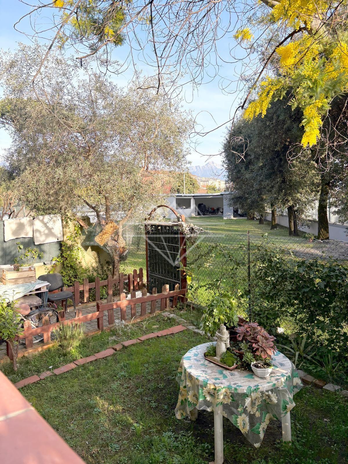 Quadrilocale con giardino, Carrara avenza