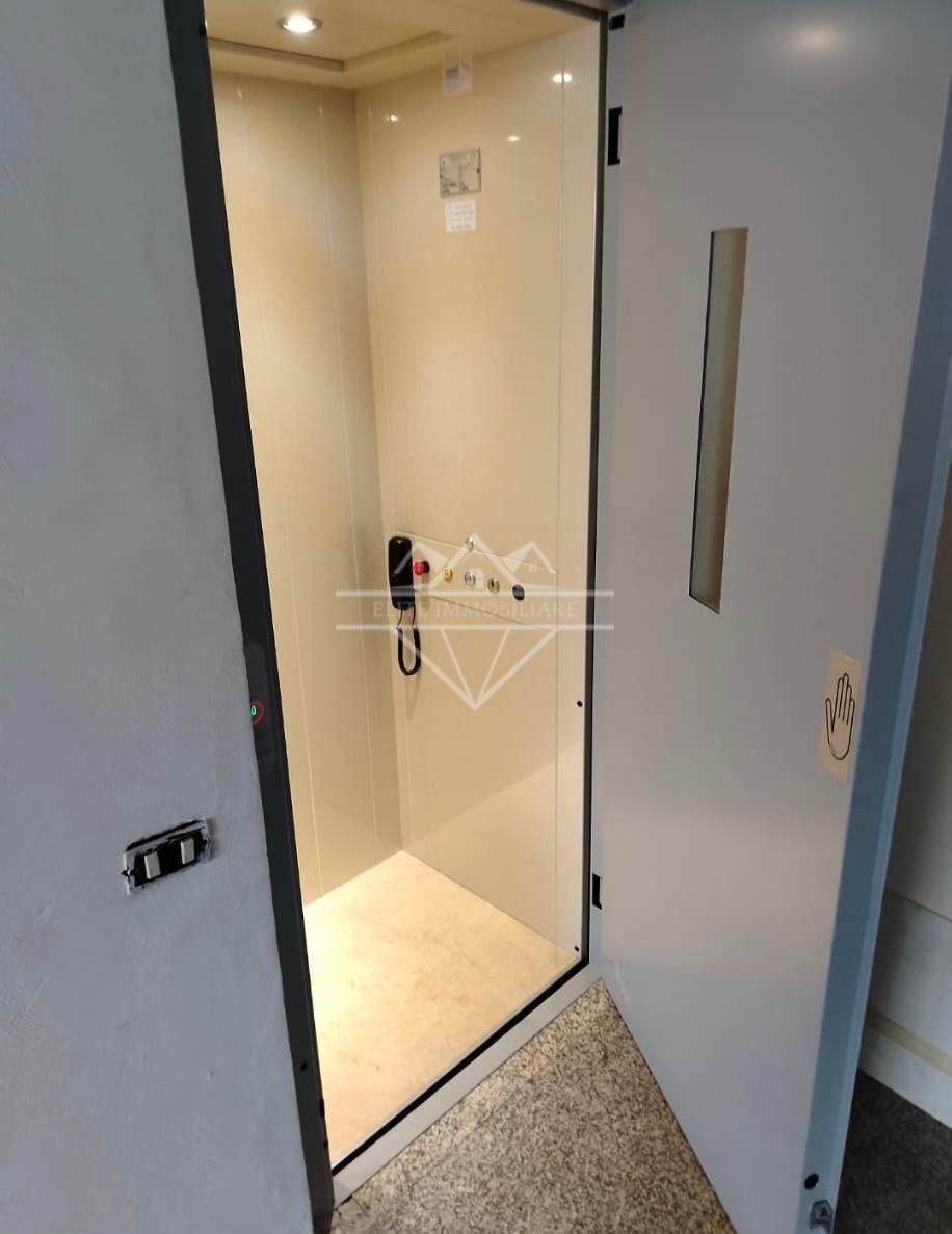 Locale commerciale in affitto a Massa