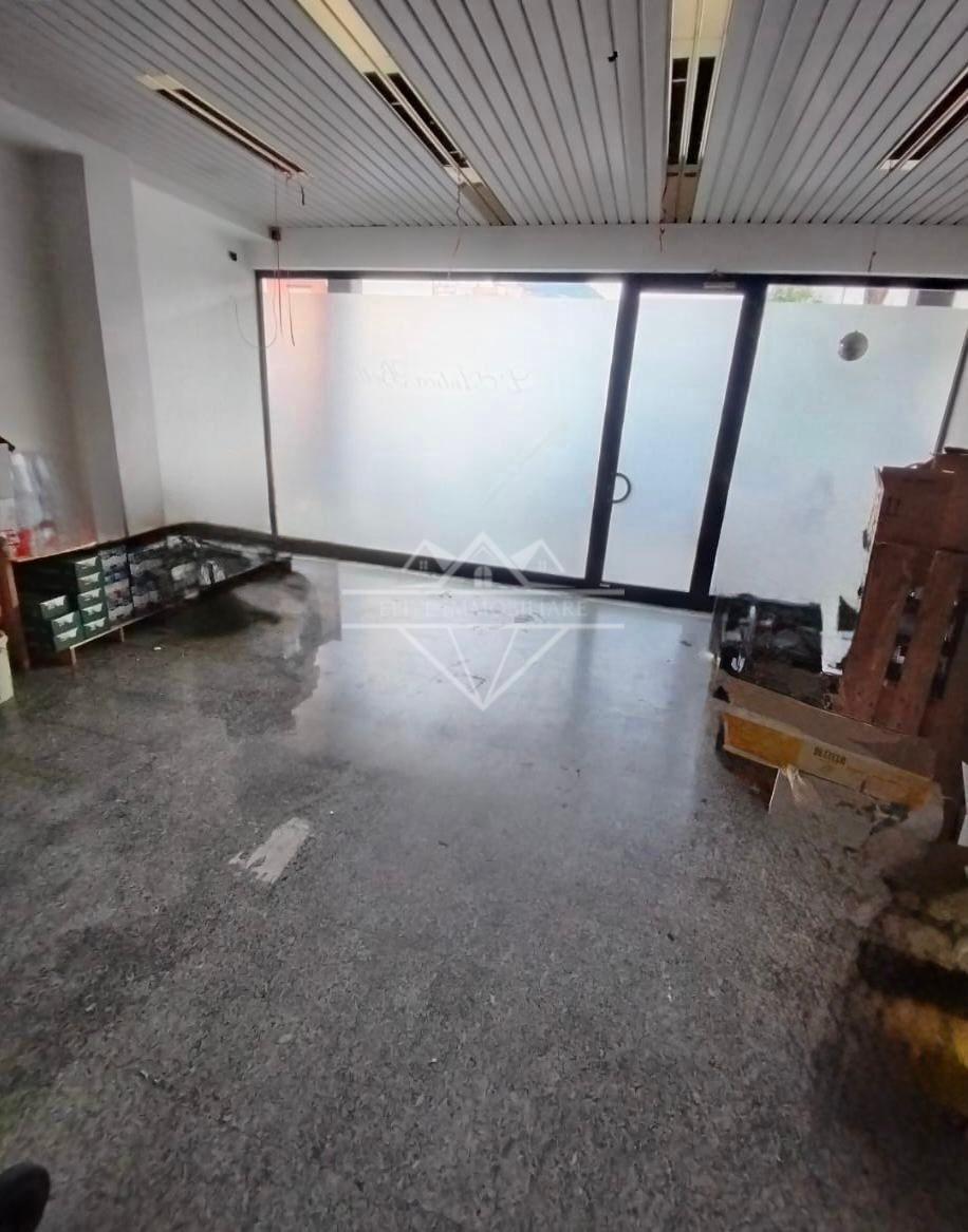 Locale commerciale in affitto a Massa