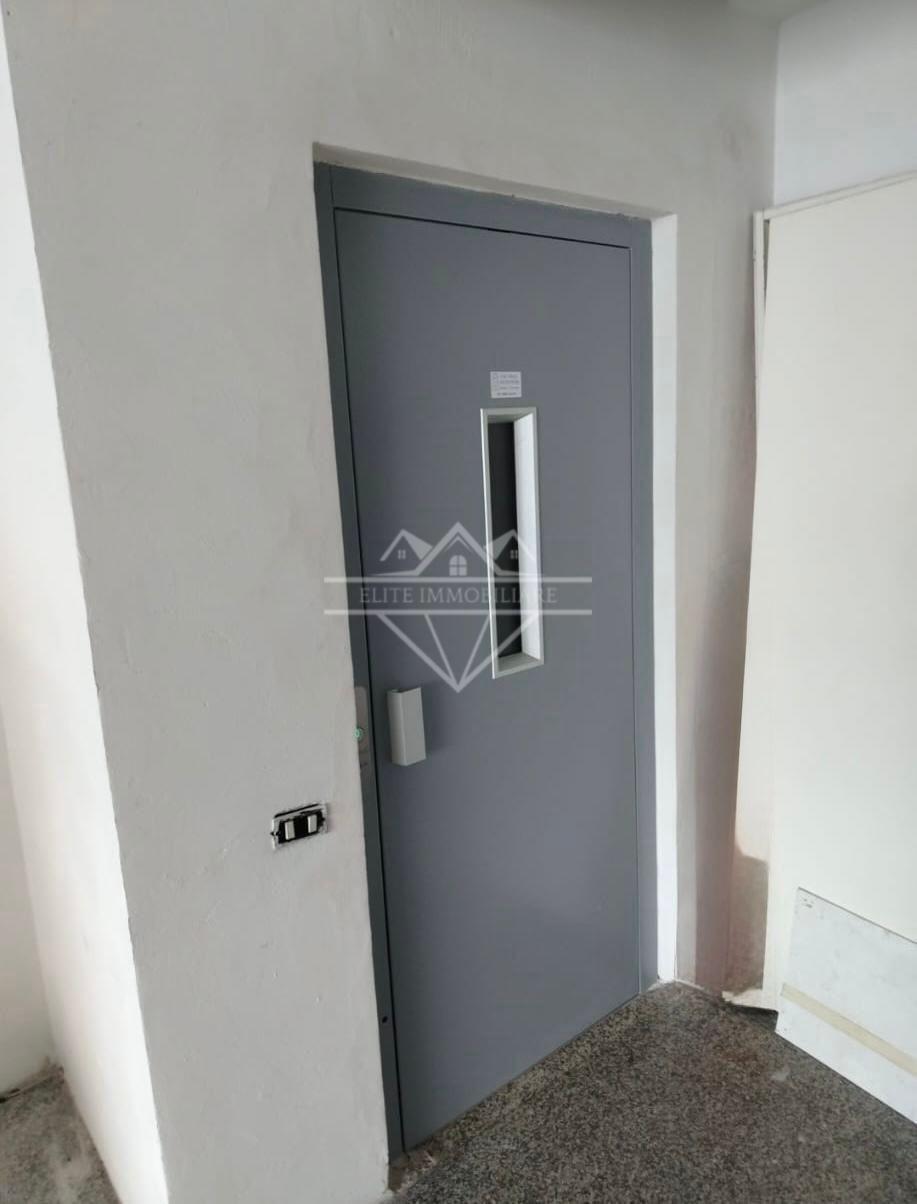 Locale commerciale in affitto a Massa