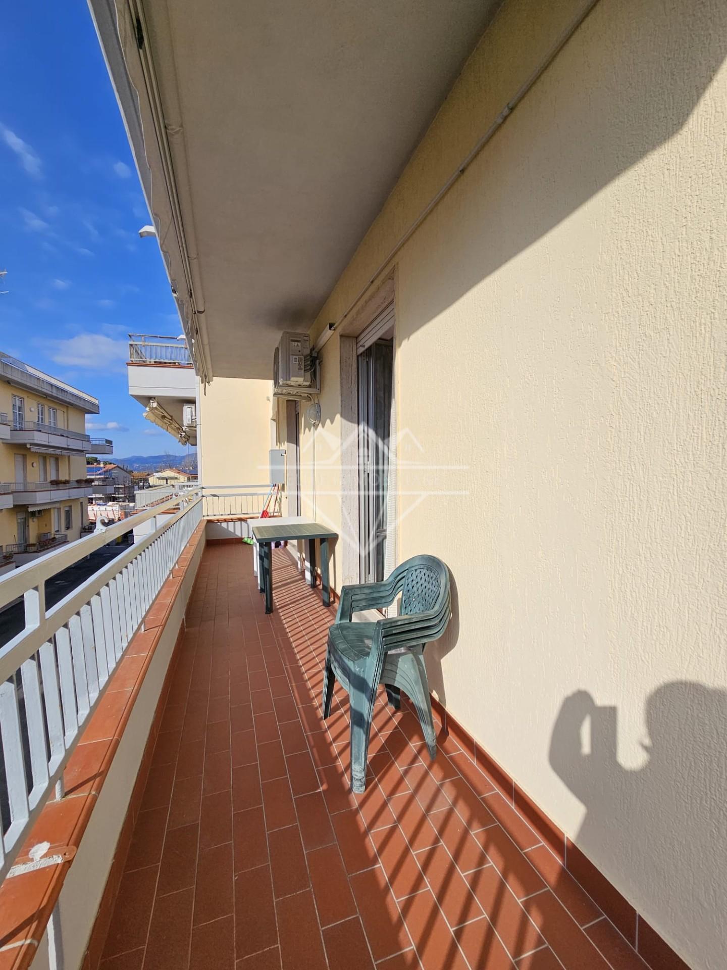 Bilocale vista mare, Sarzana marinella di