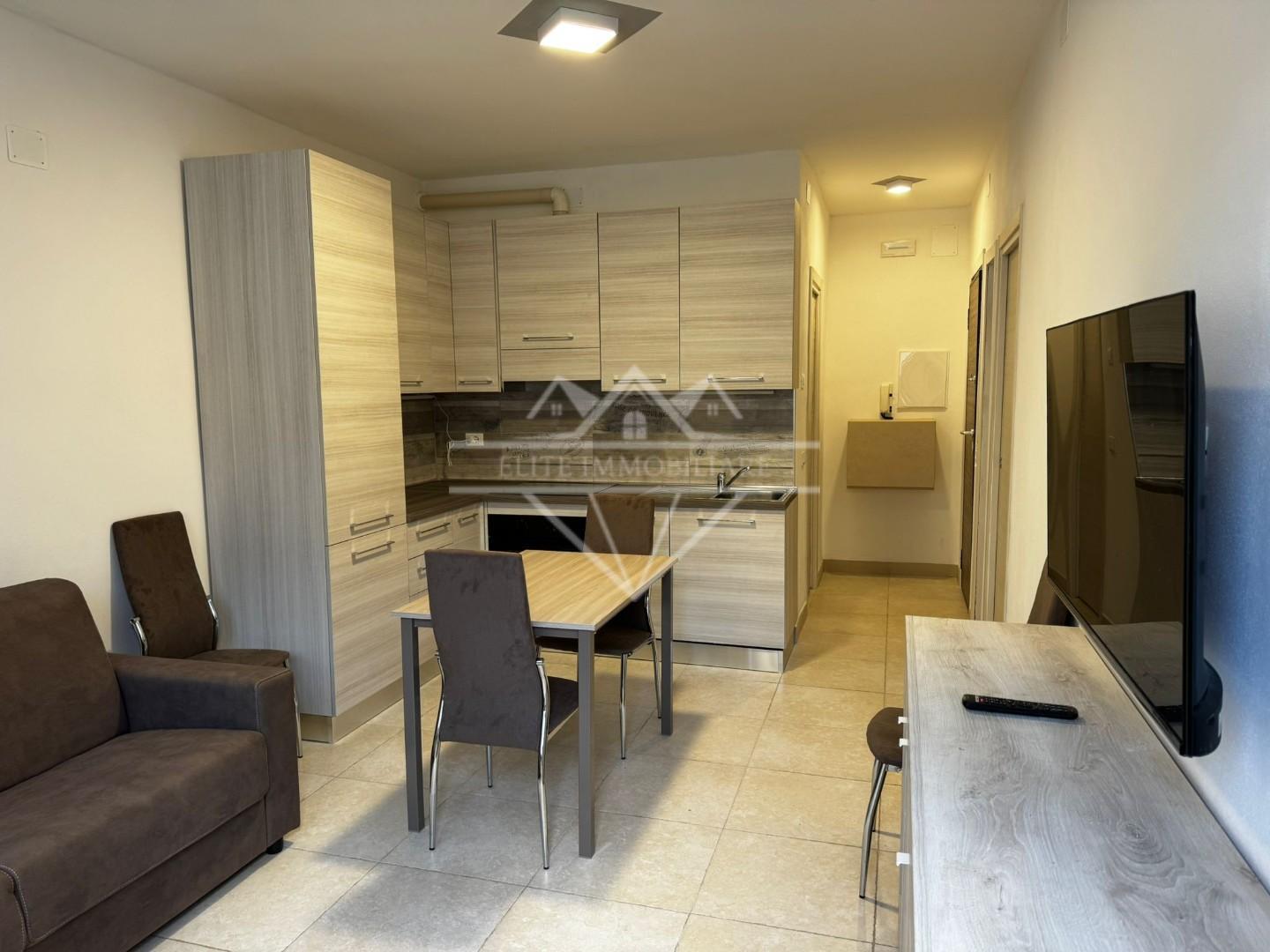 Trilocale arredato in affitto a Massa