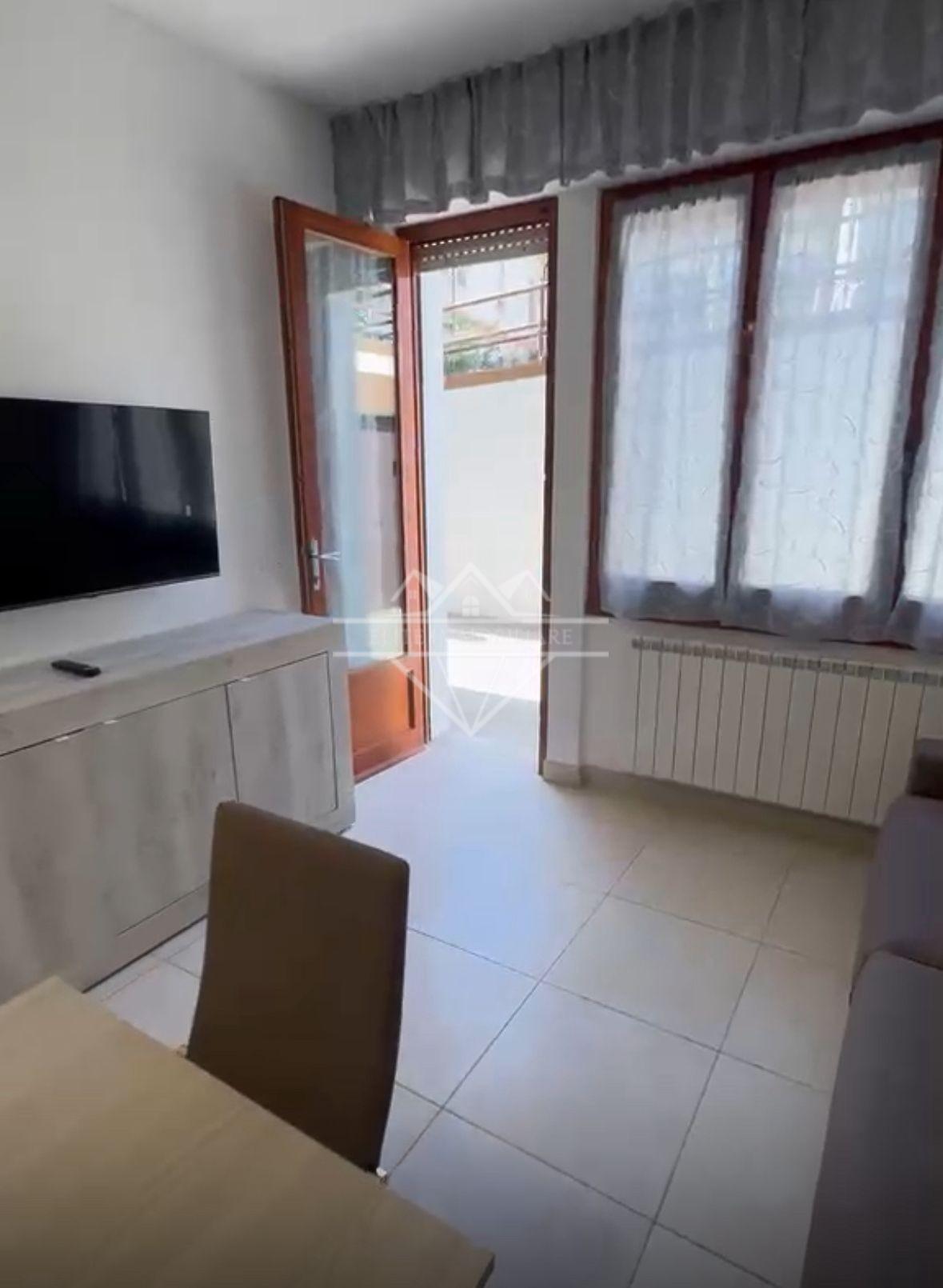 Trilocale arredato in affitto a Massa