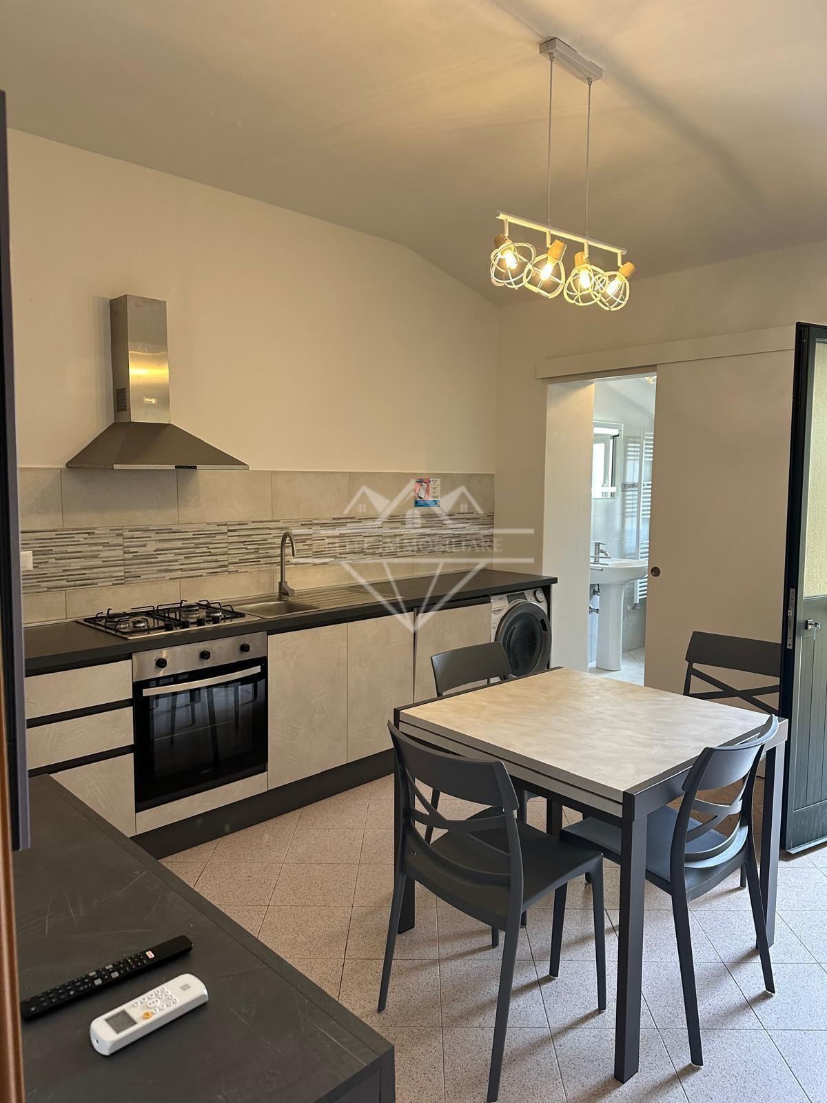 Trilocale in affitto a Carrara