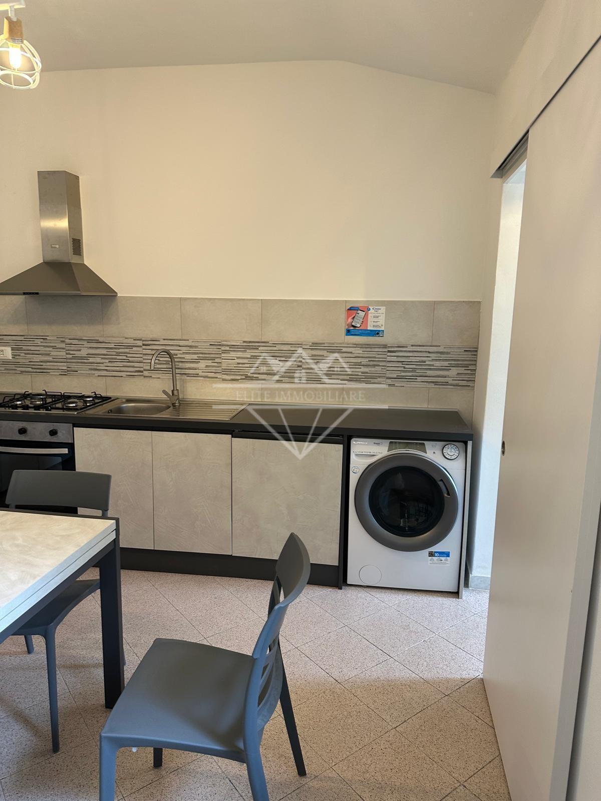 Trilocale in affitto a Carrara