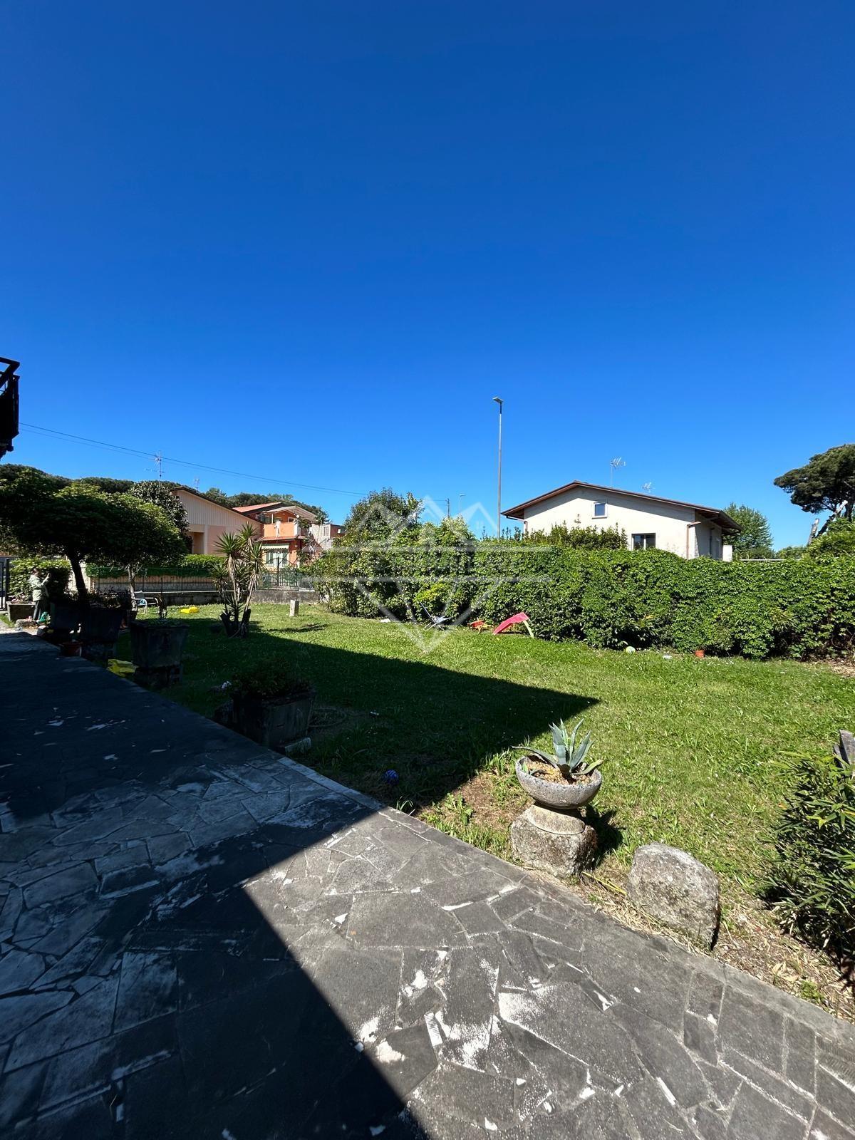 Quadrilocale con giardino, Massa partaccia