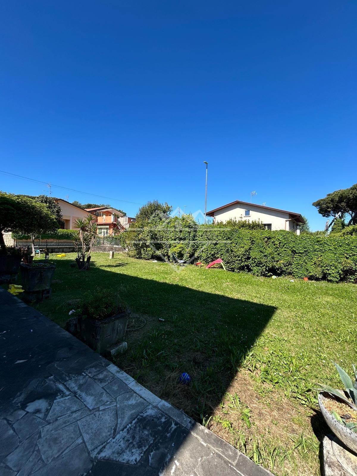 Quadrilocale con giardino, Massa partaccia