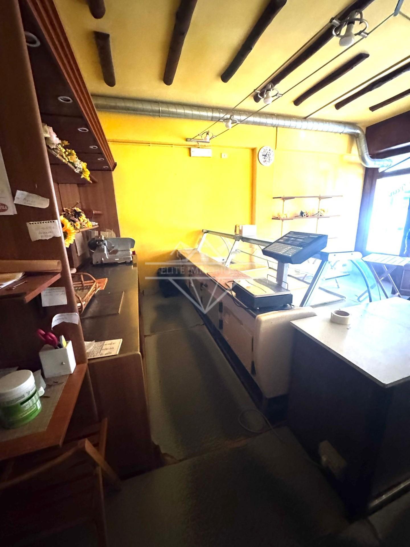 Attivit� commerciale in affitto/gestione, Carrara avenza