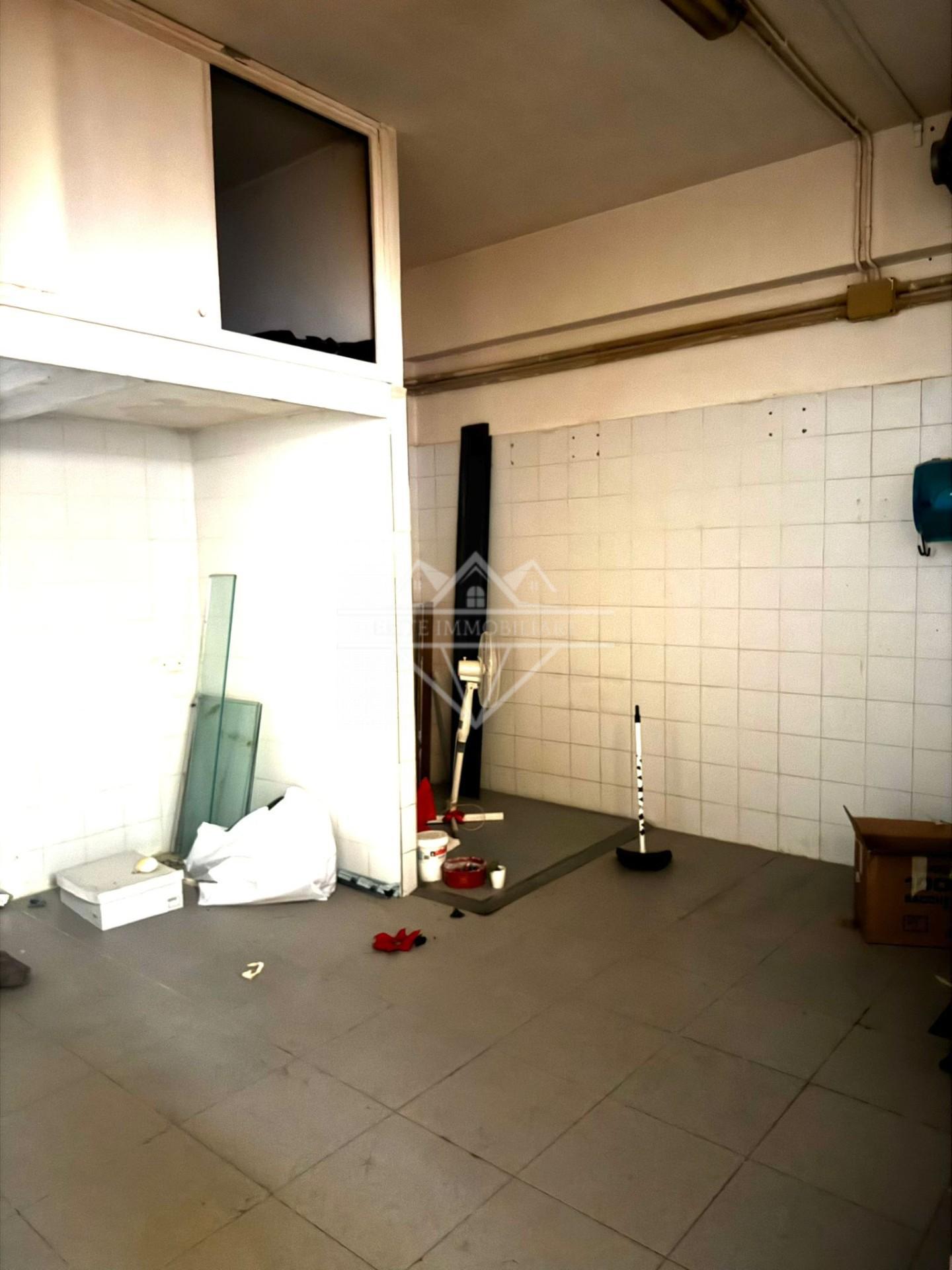 Attivit� commerciale in affitto/gestione, Carrara avenza