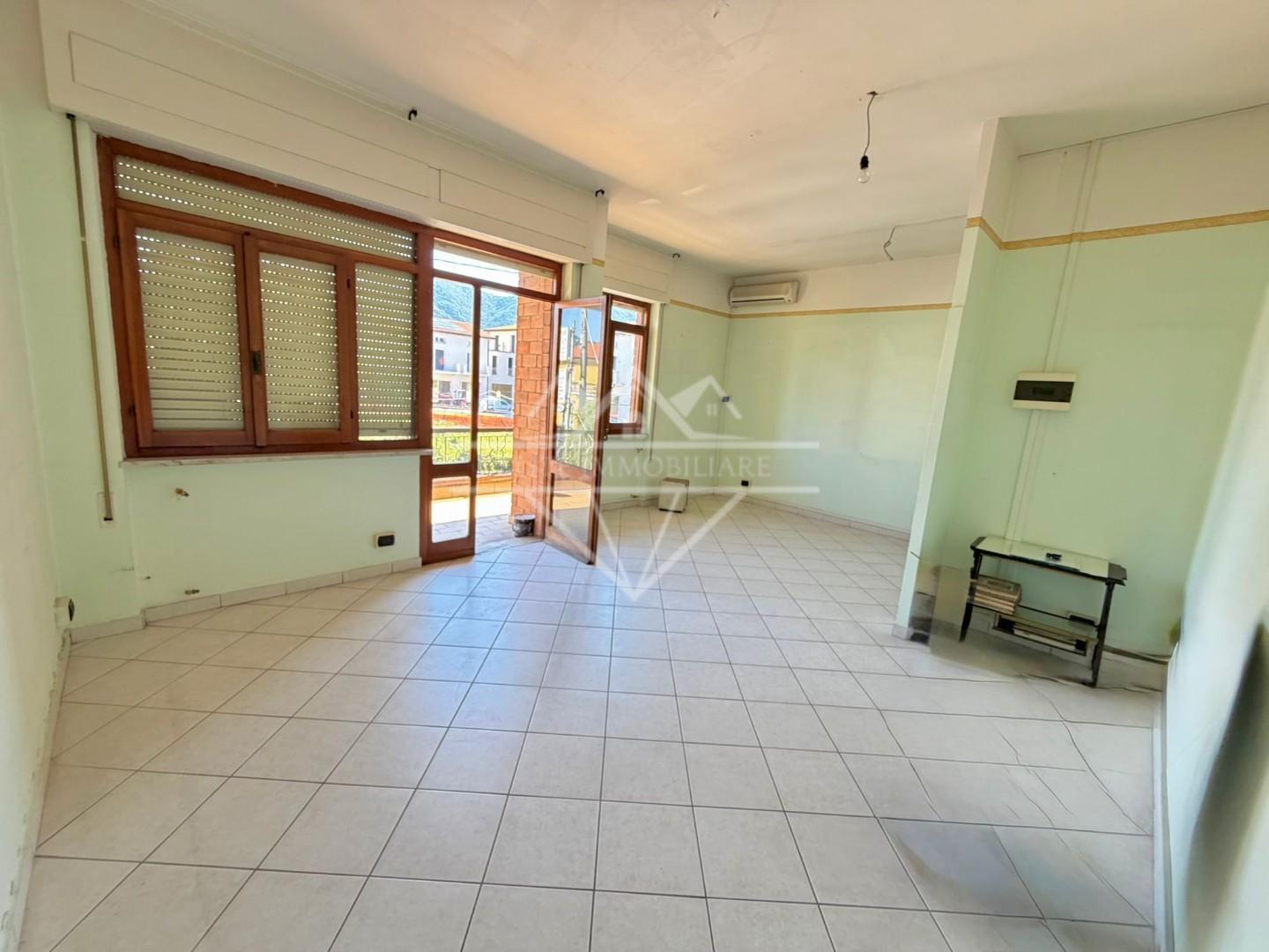 Appartamento con terrazzi a Ortonovo