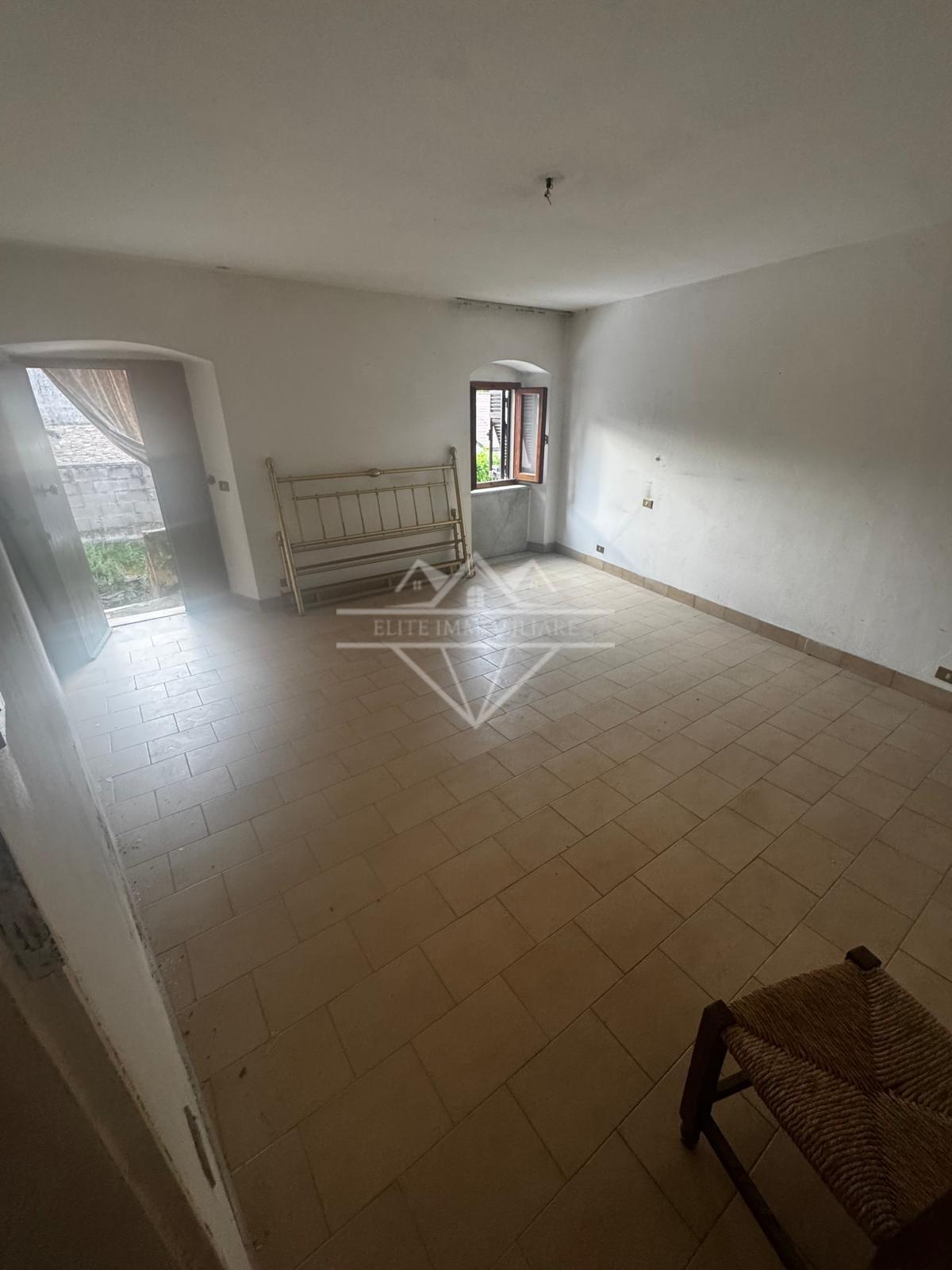 Casa indipendente con giardino, Carrara codena