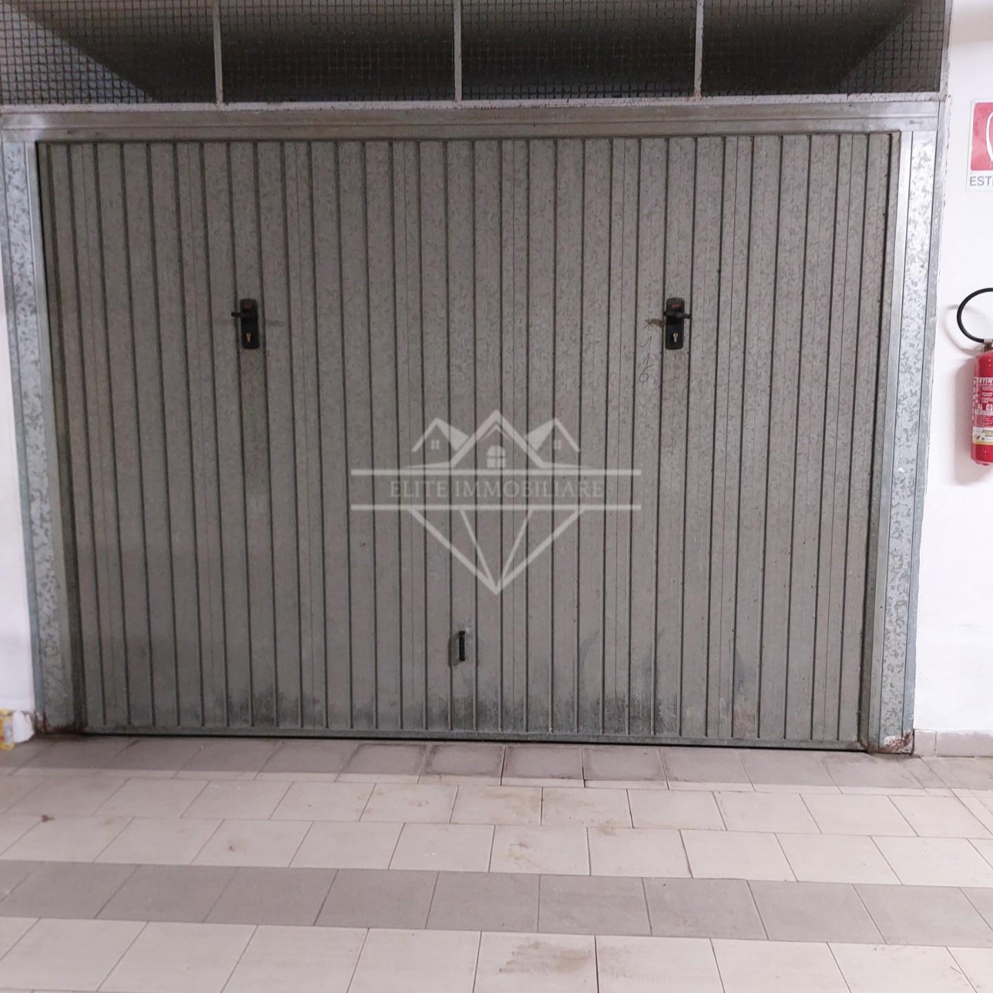 Box/Garage 17mq in affitto, Massa marina di