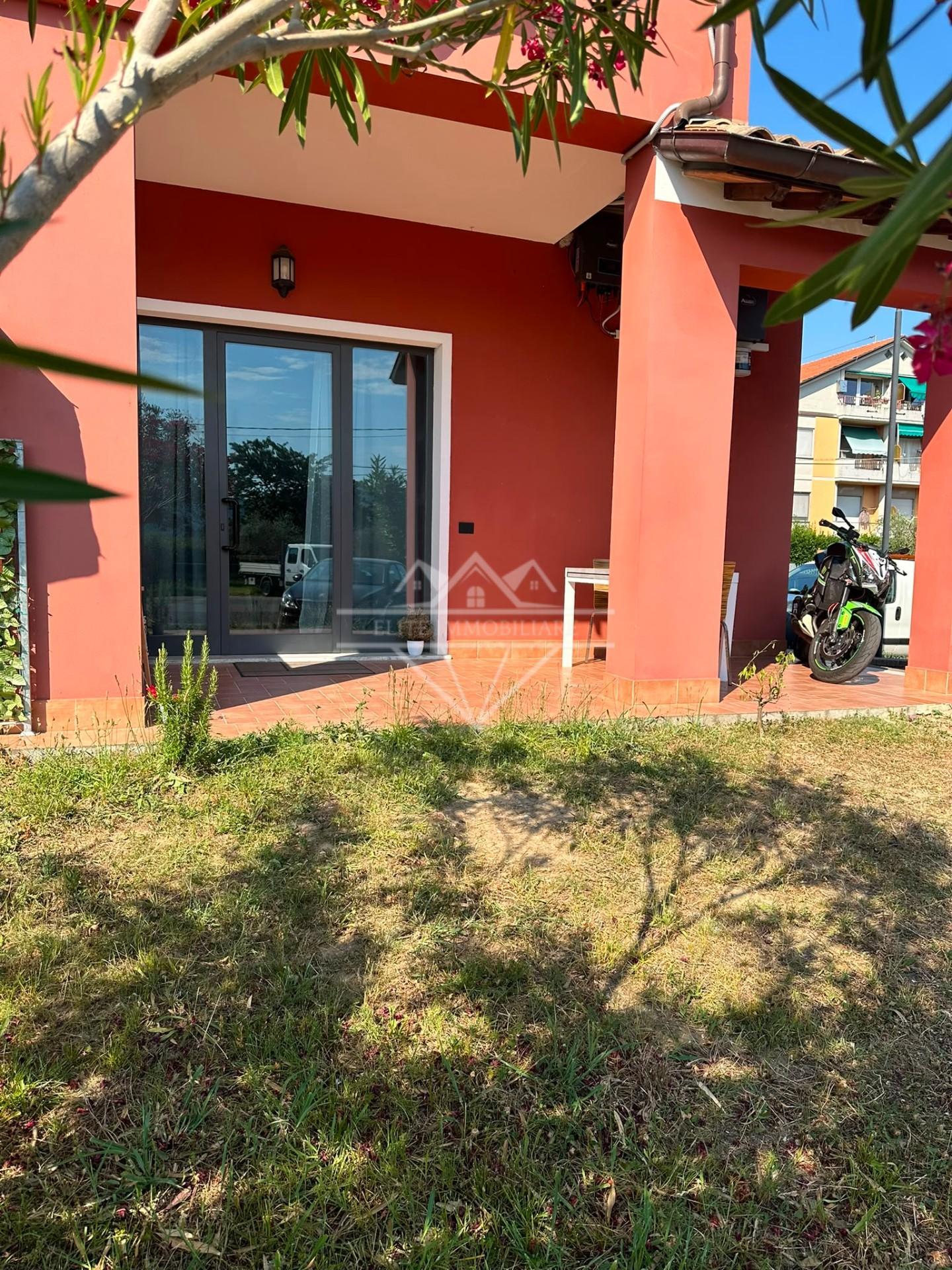 Villa arredata in affitto a Sarzana