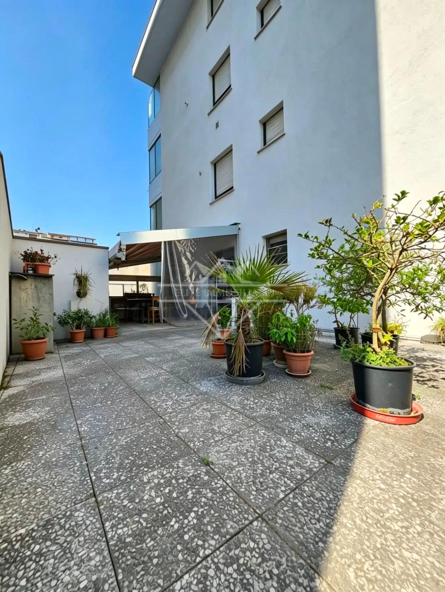 Appartamento con terrazzo, Carrara marina di