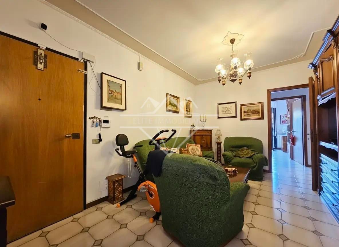 Appartamento con terrazzo, Carrara marina di