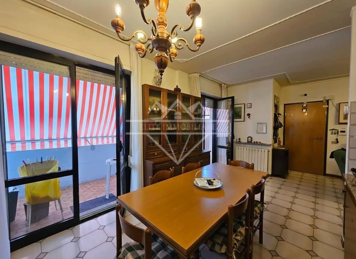 Appartamento con terrazzo, Carrara marina di