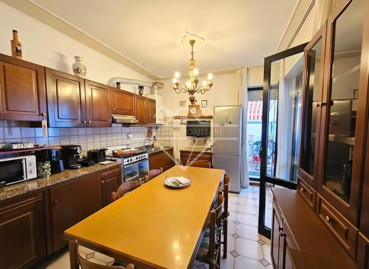 Appartamento con terrazzo, Carrara marina di