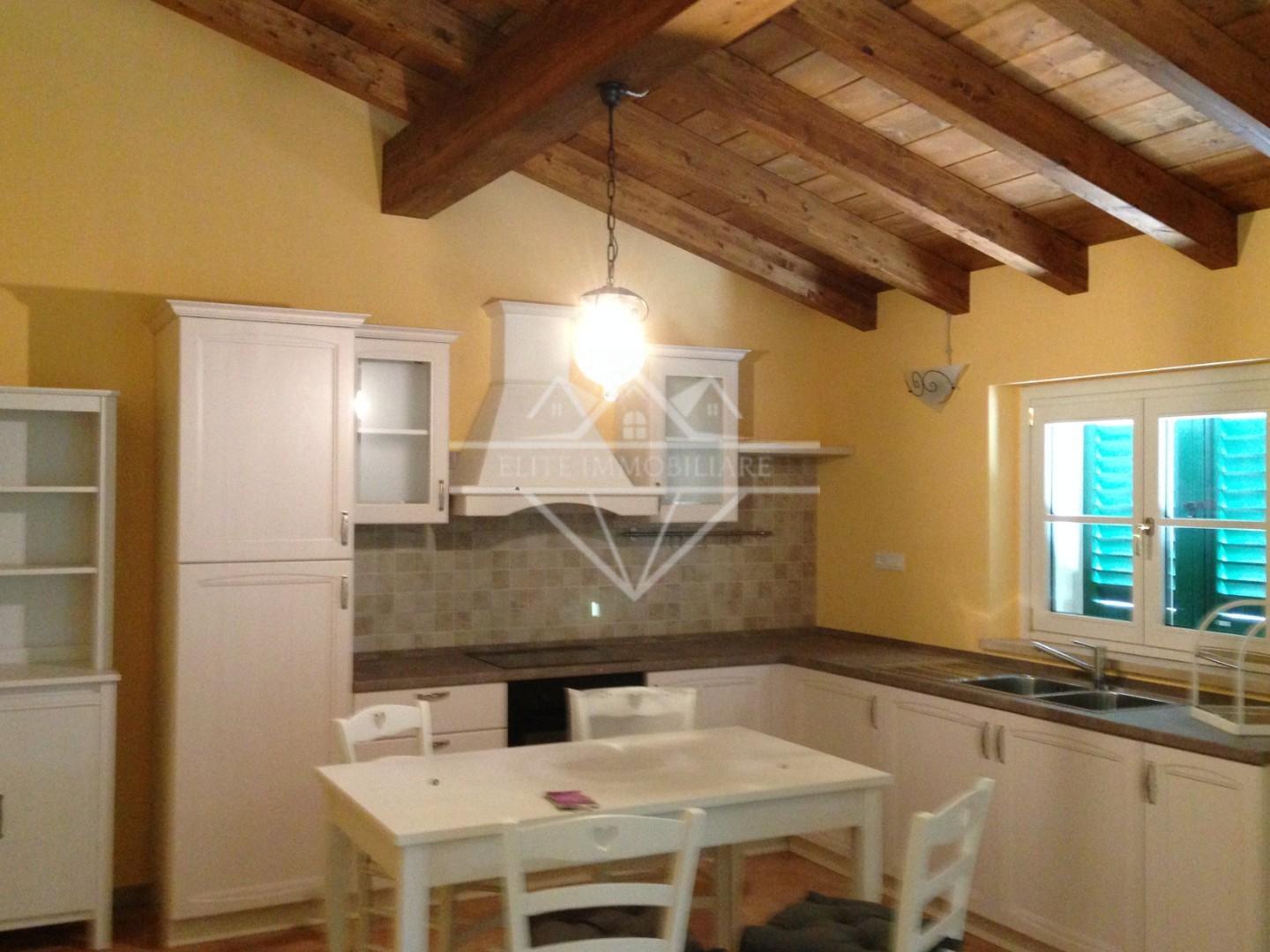 Casa indipendente con giardino, Massa marina di