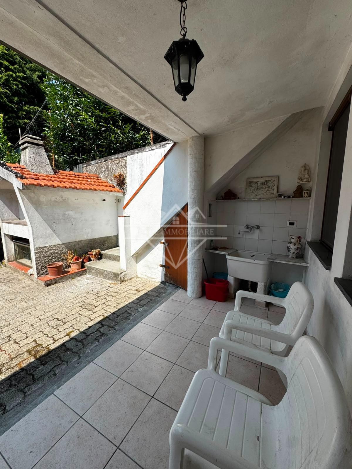 Villa Bifamiliare con terrazzo a Massa