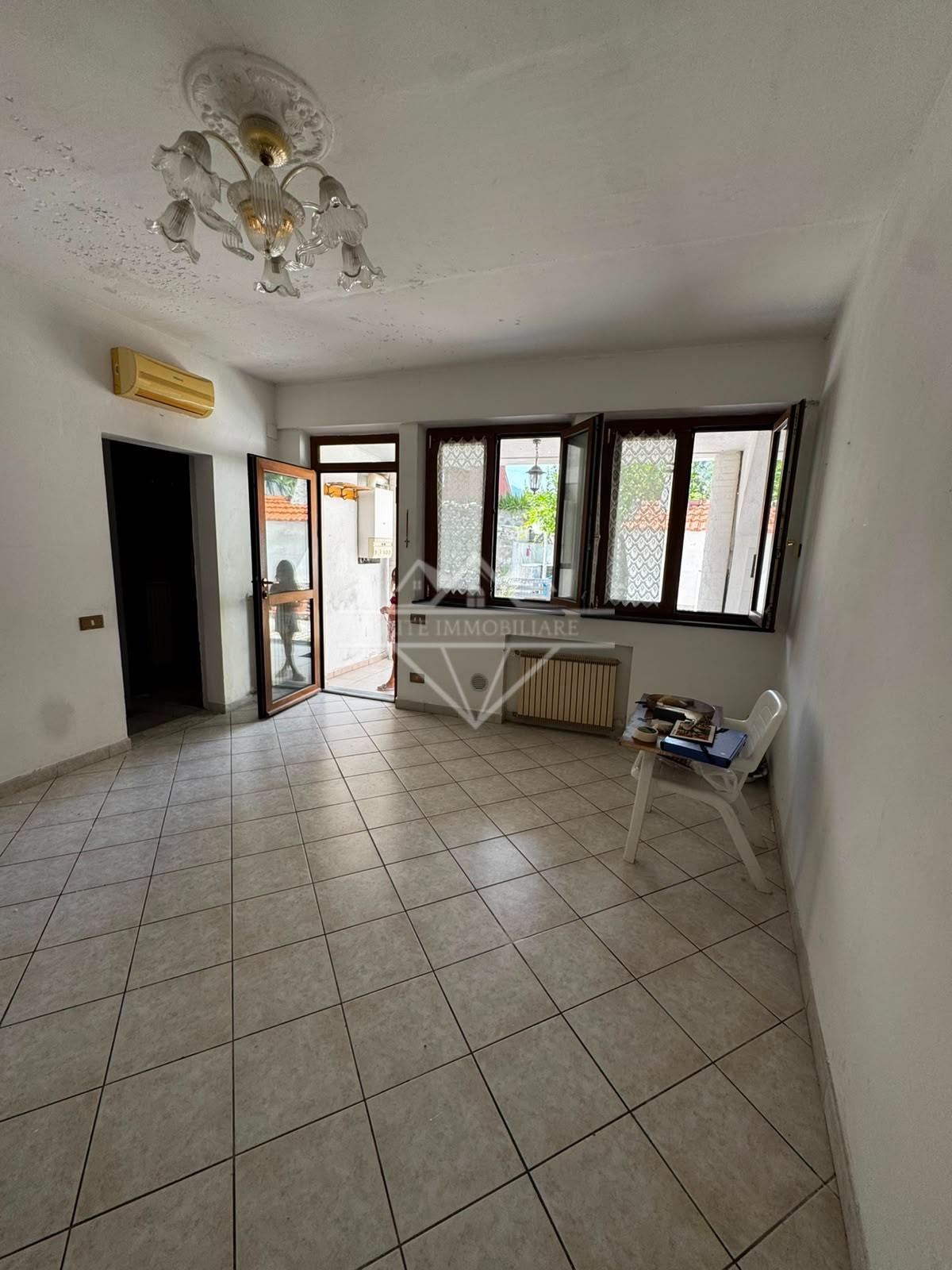 Villa Bifamiliare con terrazzo a Massa
