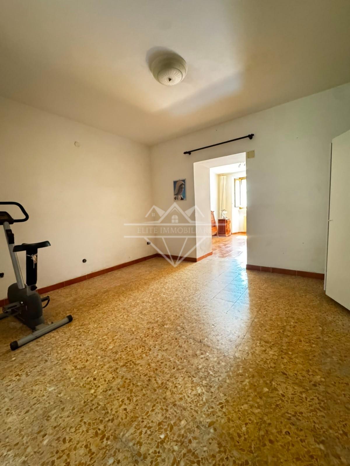 Villa Bifamiliare con terrazzo a Massa