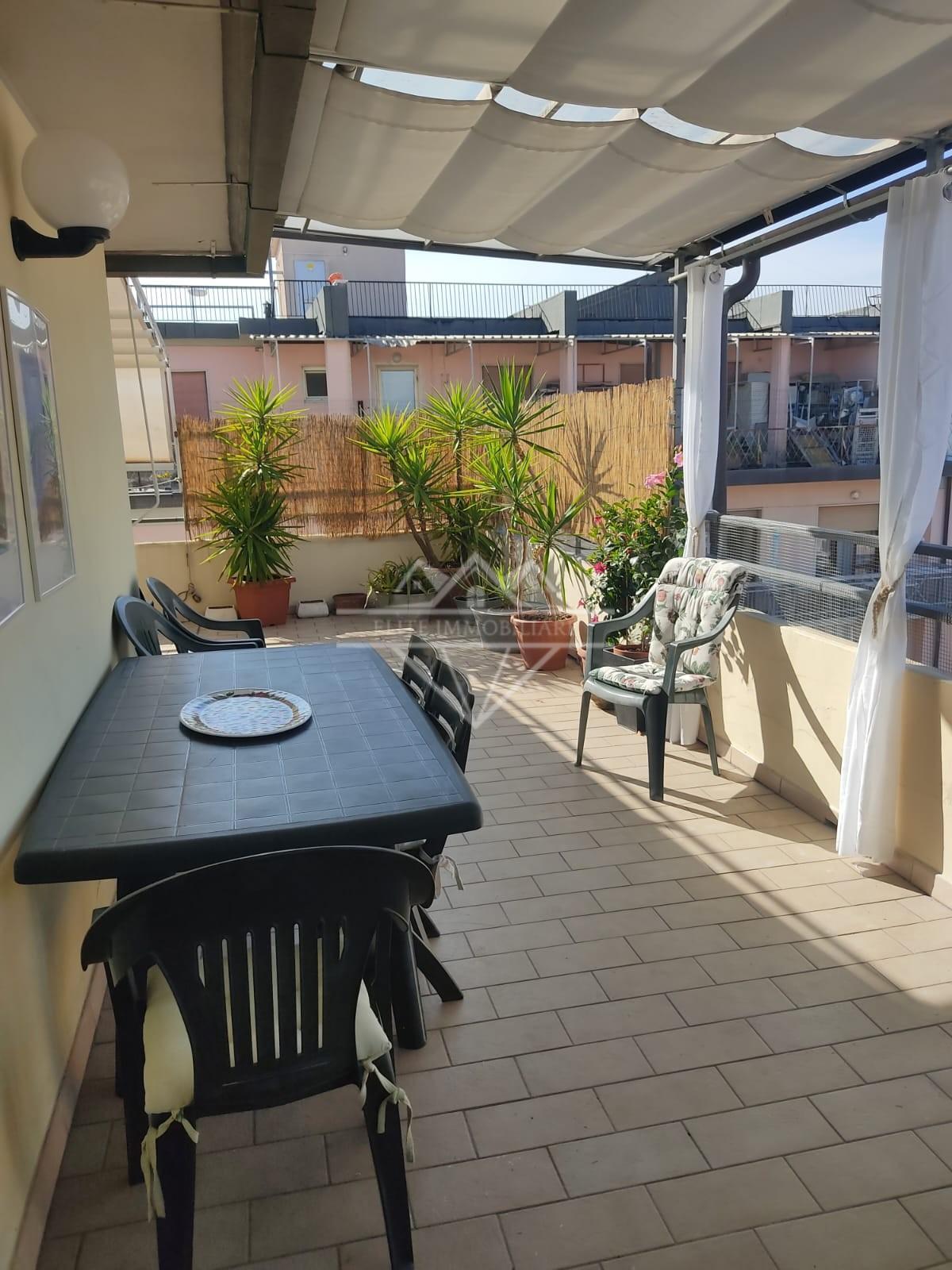 Attico arredato in affitto, Carrara marina di