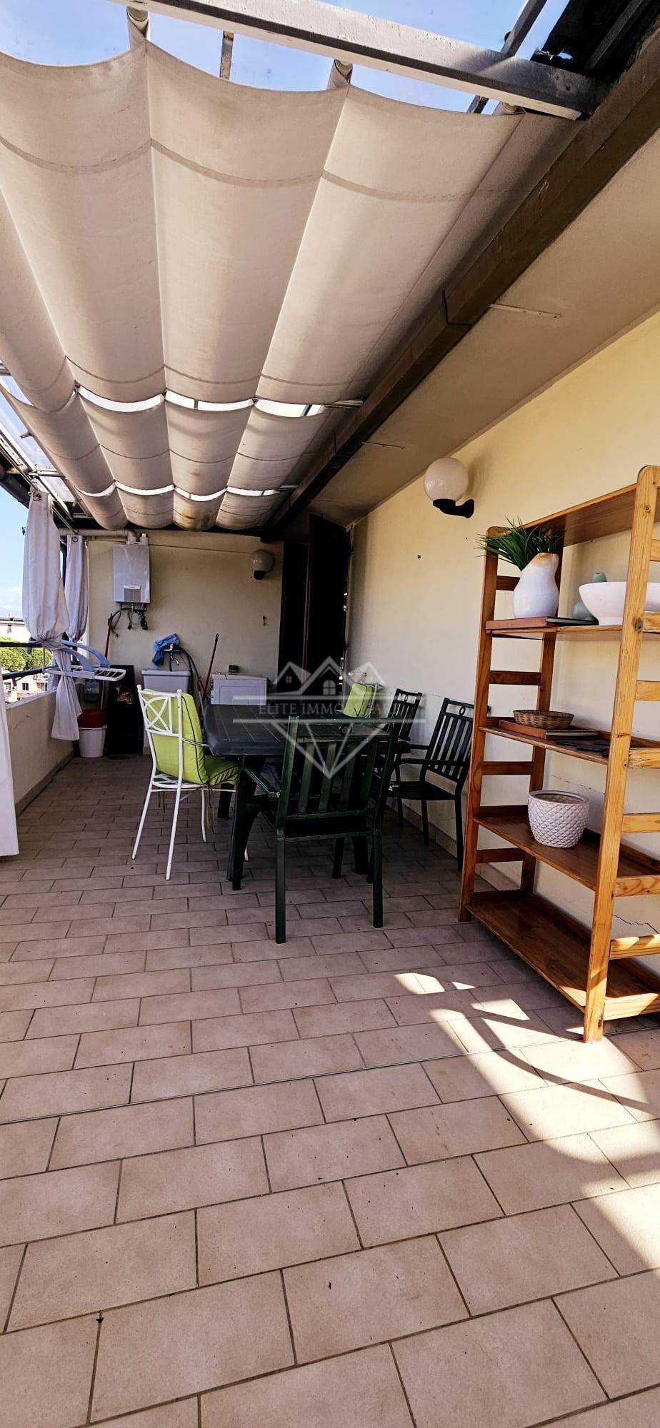Attico arredato in affitto, Carrara marina di