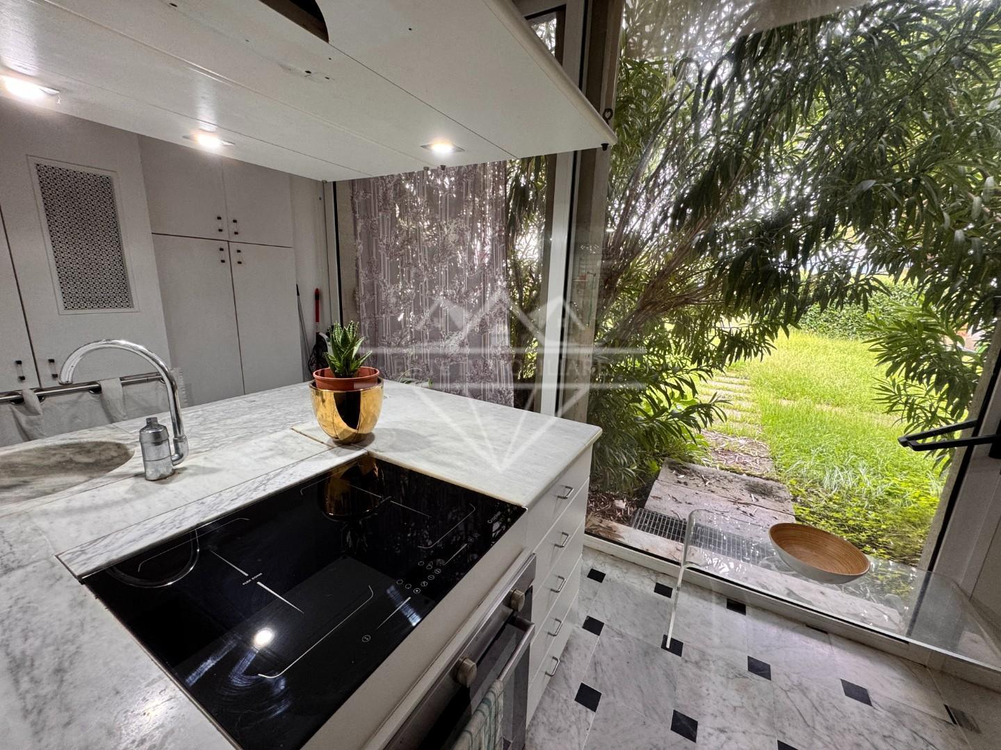 Villa con giardino, Ameglia bivio