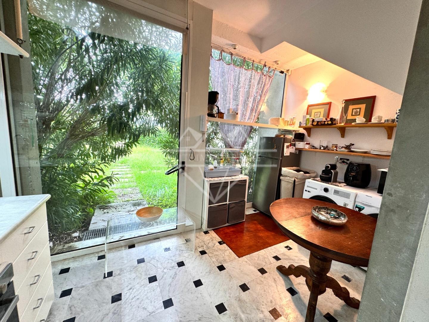 Villa con giardino, Ameglia bivio
