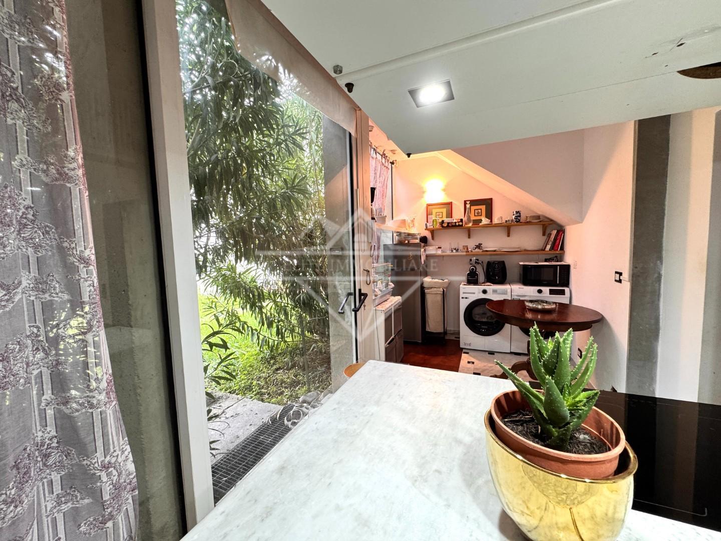Villa con giardino, Ameglia bivio