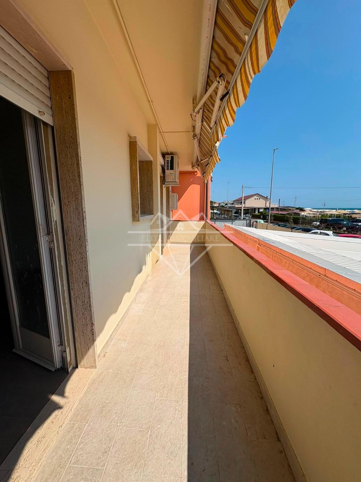 Trilocale arredato in affitto, Sarzana marinella di