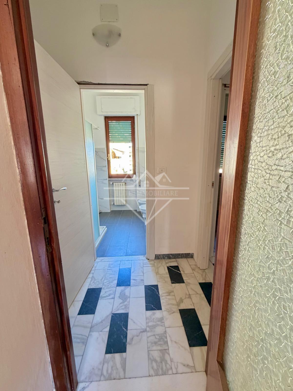 Bilocale arredato in affitto a Carrara