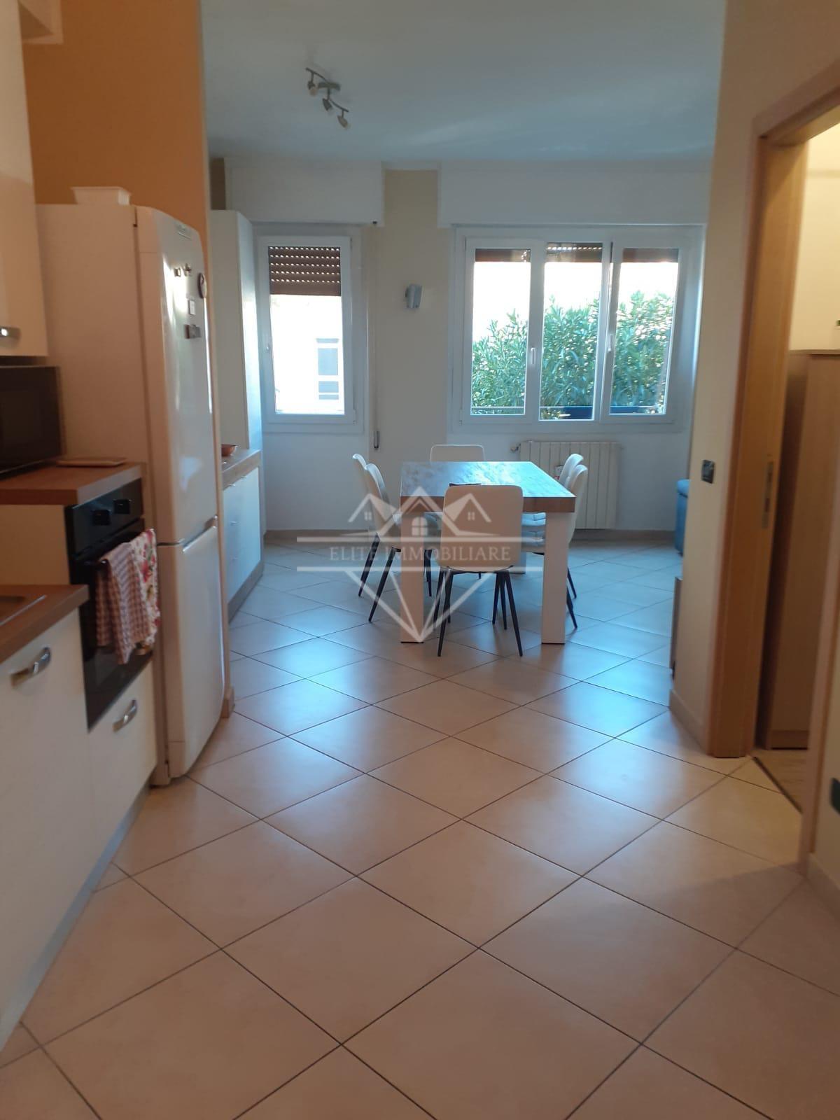 Trilocale in affitto, Carrara marina di