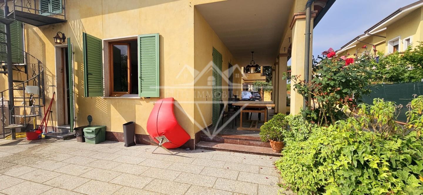Casa indipendente arredata in affitto, Massa marina di