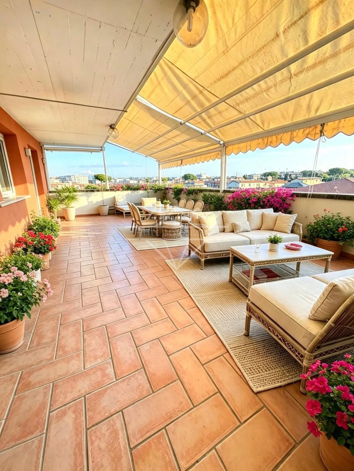 Attico con terrazzo, Carrara marina di