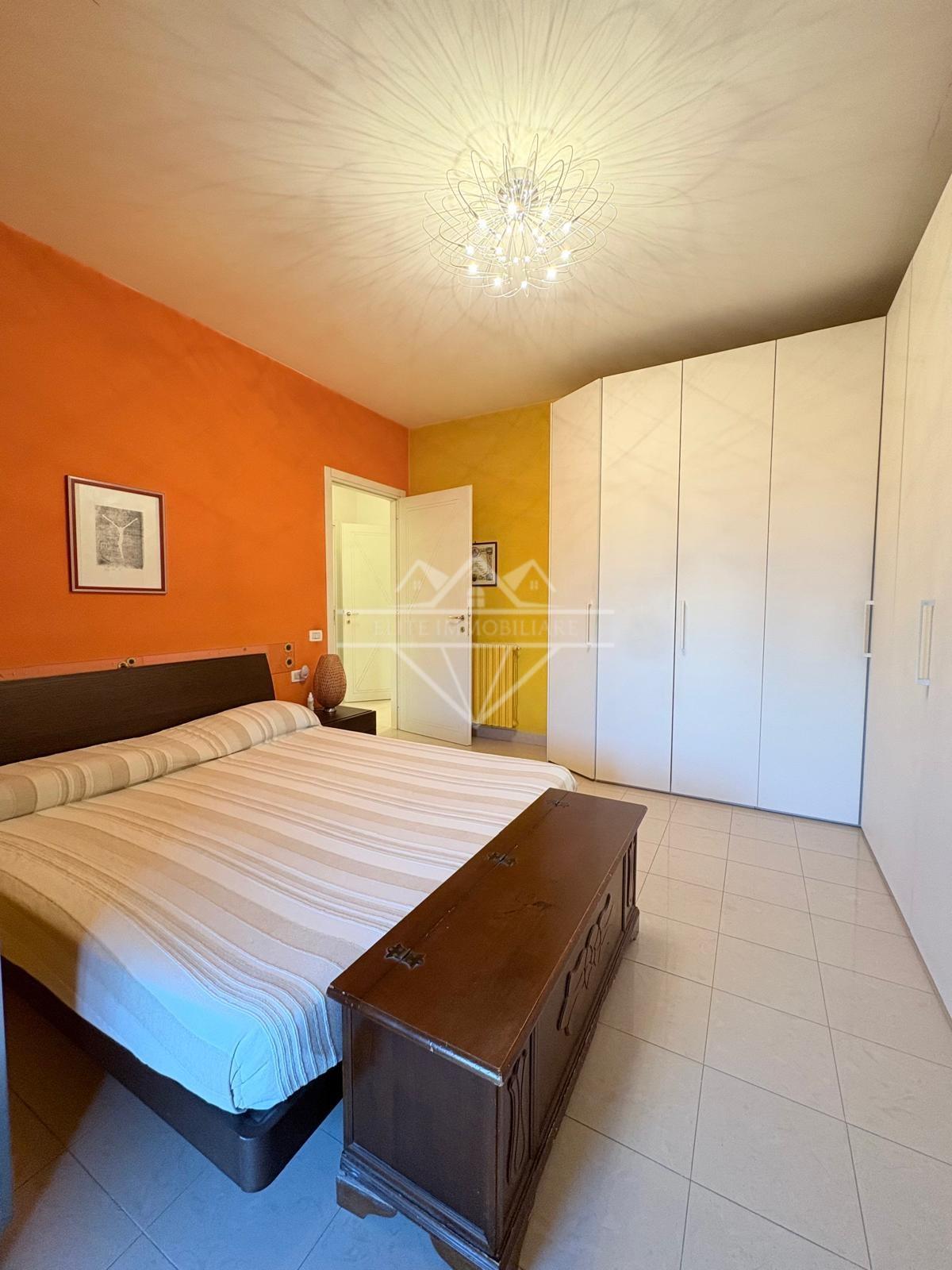 Attico con terrazzo, Carrara marina di