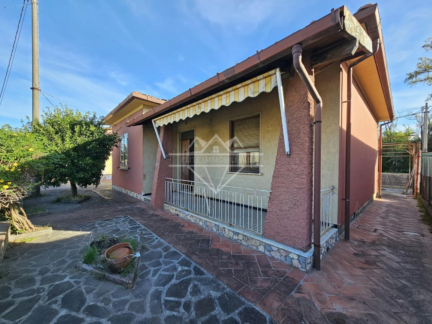 Casa indipendente con giardino, Castelnuovo Magra molicciara