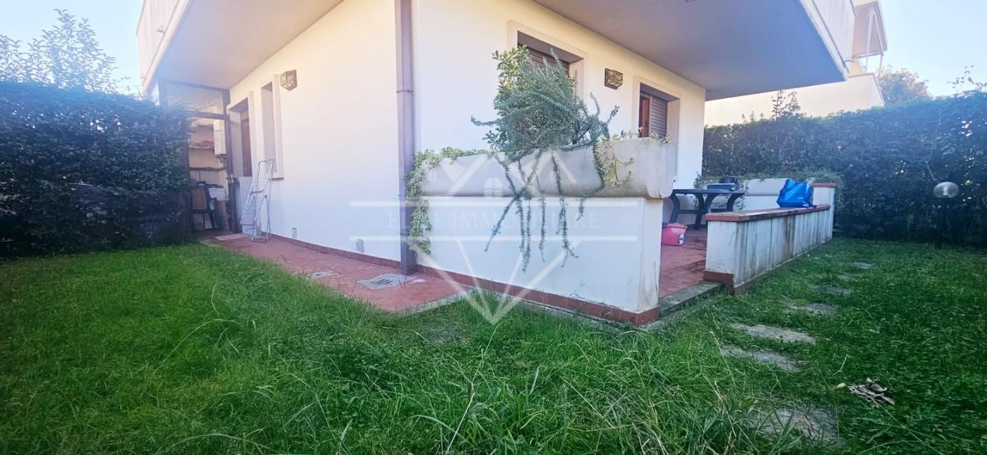 Trilocale arredato in affitto, Montignoso cinquale
