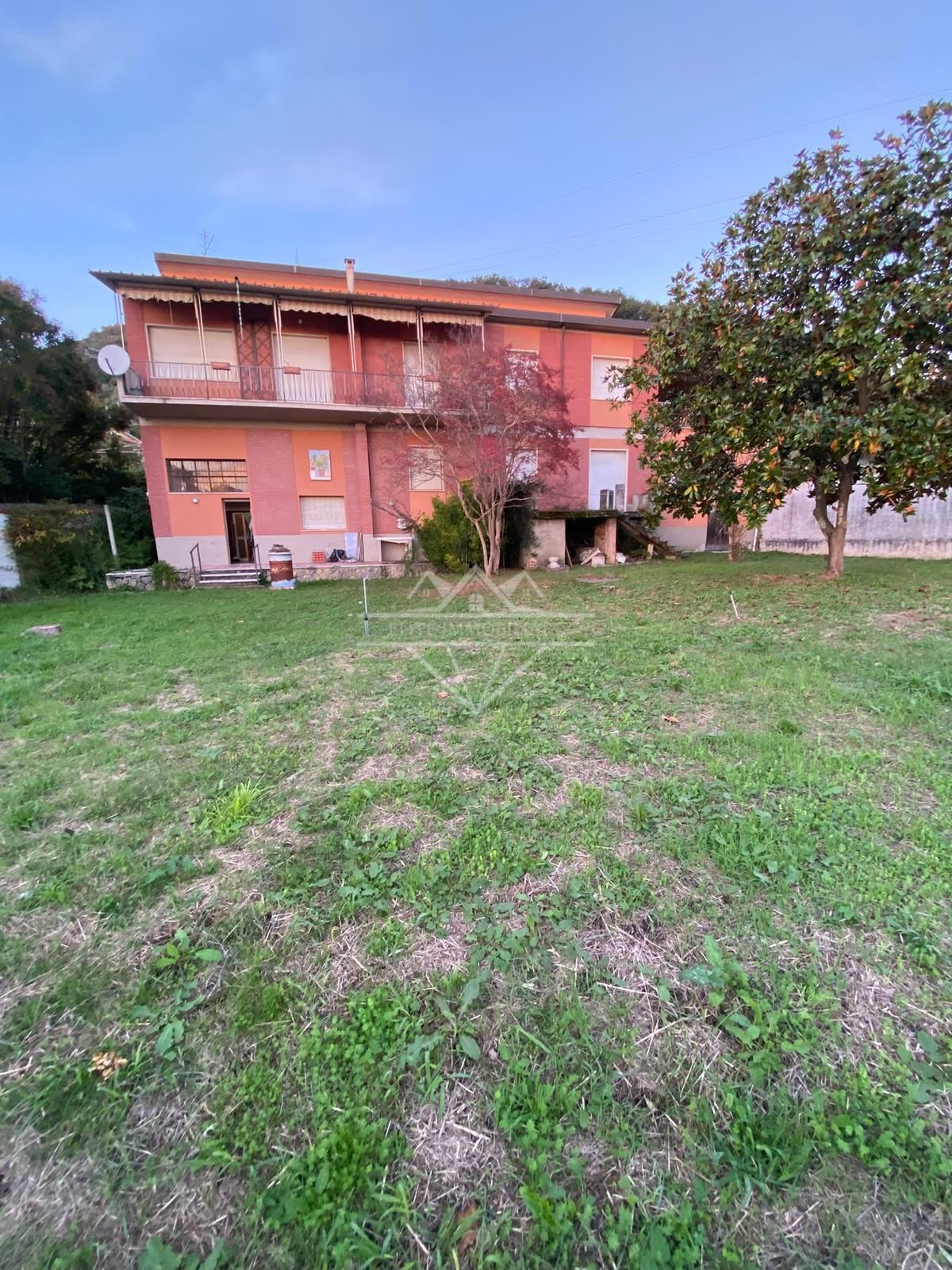 Casa indipendente con giardino, Carrara marasio