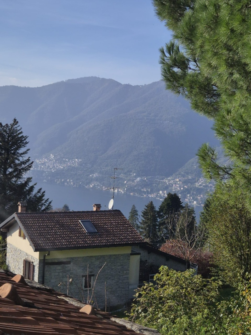 Casa indipendente da ristrutturare a Faggeto Lario