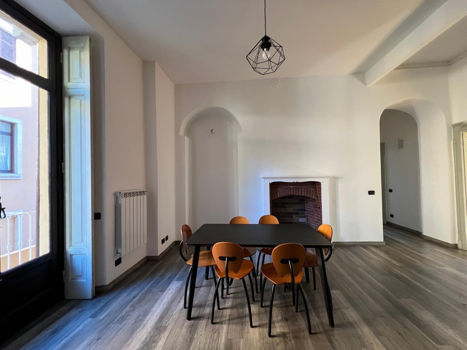 Appartamento con terrazzo in via dante alighieri 95, Como