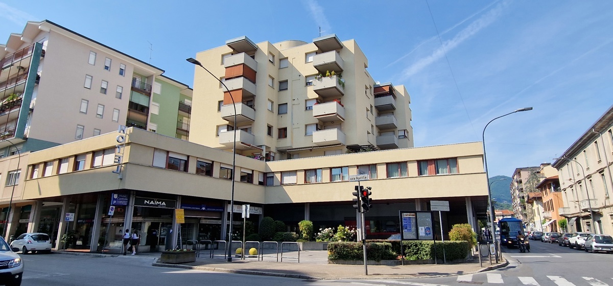 Trilocale con terrazzo a Erba