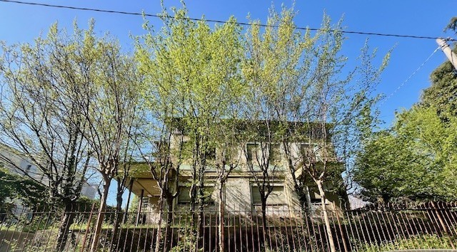 Villa con giardino in via fiume, Inverigo