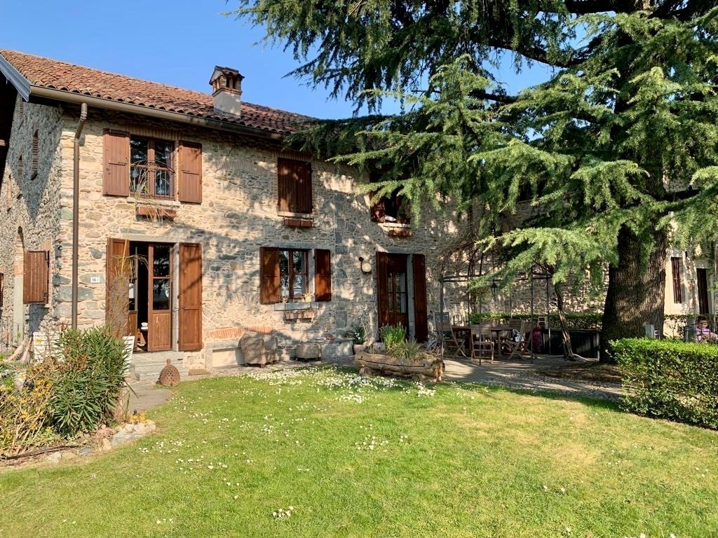 Casa indipendente con giardino in via umberto i 16, Orsenigo