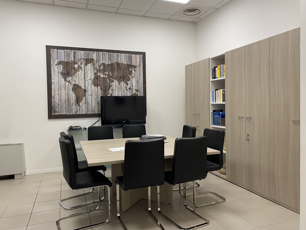 Ufficio ristrutturato in via plinio 1, Grandate