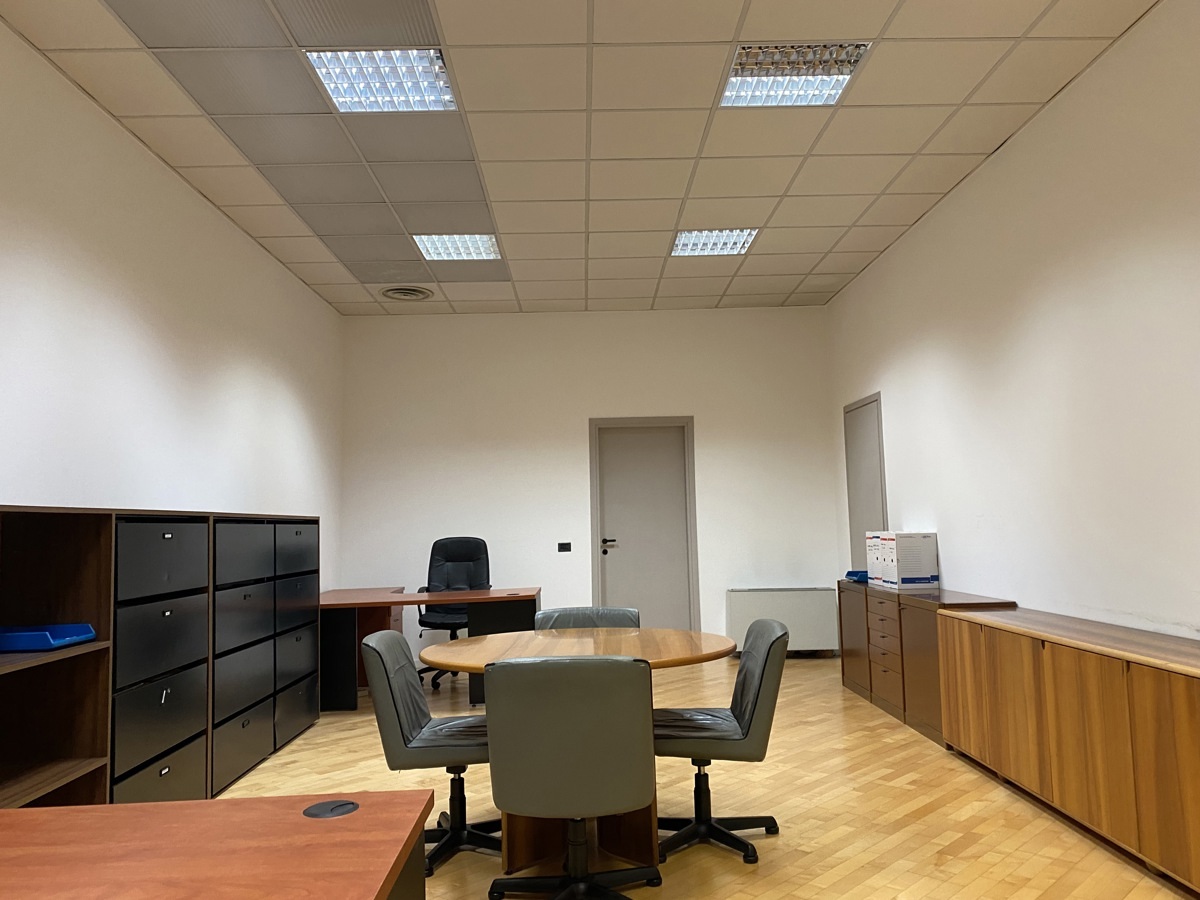 Ufficio ristrutturato in via plinio 1, Grandate